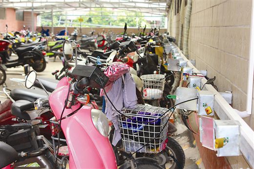河南開(kāi)展電動(dòng)車違規(guī)停放、充電的集中處罰行動(dòng)