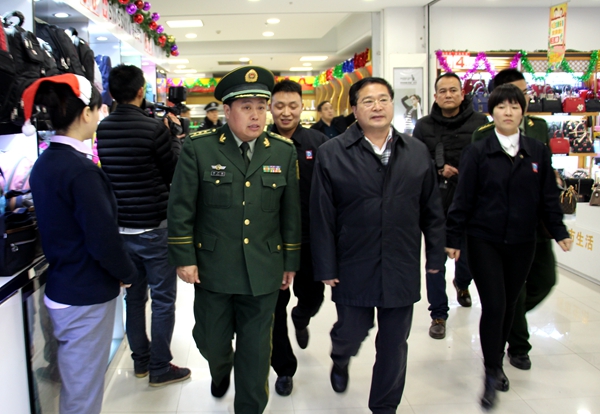 駐馬店市政府副市長(zhǎng)李國(guó)勝帶隊(duì)夜查圣誕節(jié)消防安全