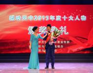 每一個(gè)離家在外的游子都是家鄉(xiāng)放飛的音符，他是眾多音符中靈動(dòng)的高音。用旋律歌頌夢(mèng)想歌頌正能量，用歌聲唱響家鄉(xiāng)唱響時(shí)代。我在駐馬店等你來(lái)，是胸懷、是氣魄、更是對(duì)未來(lái)的美好期待。暖心歌手——余潤(rùn)澤