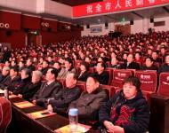 駐馬店市老領(lǐng)導(dǎo)、部分市委常委、市人大、市政府、市政協(xié)的領(lǐng)導(dǎo)以及軍分區(qū)、武警部隊(duì)、市直各單位共計(jì)1000余人觀看了演出。