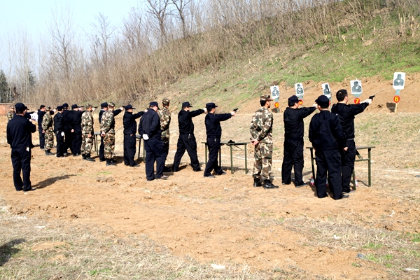 平輿公安民警實彈演練提升應急能力
