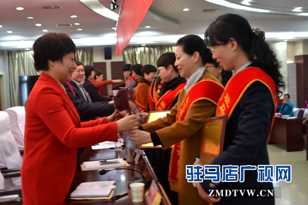 為先進(jìn)集體和個(gè)人頒獎(jiǎng).JPG