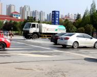 為創(chuàng)建全國文明城市、國家衛(wèi)生城市，灑水車每天馬不停蹄。