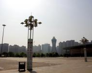 4月7日上午，記者在駐馬店北區(qū)看到，經(jīng)過兩天持續(xù)降雨的洗禮，整個城市煥然一新，記者隨手拍了幾張小景與廣大網(wǎng)友分享。駐馬店天中廣場到處彰顯社會主義核心價值觀的口號。（記者/喬建豪）