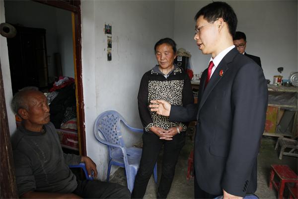 庭審開(kāi)到農(nóng)家院