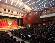 市政府副市長杜中強(qiáng)發(fā)表重要講話。市公安局在駐的黨委成員，武警、消防支隊(duì)主要領(lǐng)導(dǎo)及部分官兵，各縣公安局除值班之外的班子成員和股、所、隊(duì)、室負(fù)責(zé)同志，市區(qū)各派出所除值班之外的班子成員和中隊(duì)長、指導(dǎo)員以上民警，市局機(jī)關(guān)四部九支隊(duì)科級(jí)以上民警參加會(huì)議。