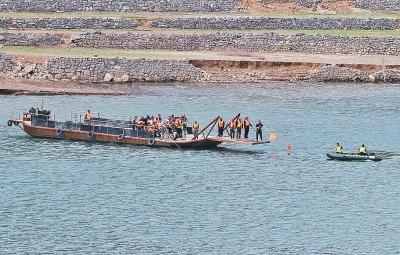 濟(jì)源一觀光直升機(jī)一頭栽入水庫 兩人失蹤