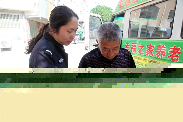 平輿縣公安局宣傳電信詐騙知識(shí)進(jìn)農(nóng)家