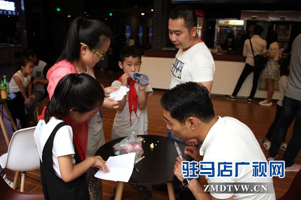 核對報名<a  href='http://www.maboss.net/listseo-200-0.html'  title='信息' target='_blank' >信息</a>領(lǐng)影票.JPG