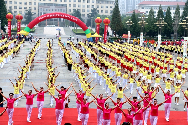 全民健身動(dòng)起來(lái)！駐馬店3200人齊跳廣場(chǎng)舞