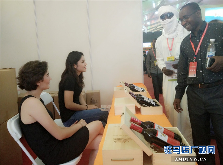 農洽會上的境外客商 圖片拍攝：蘇莎