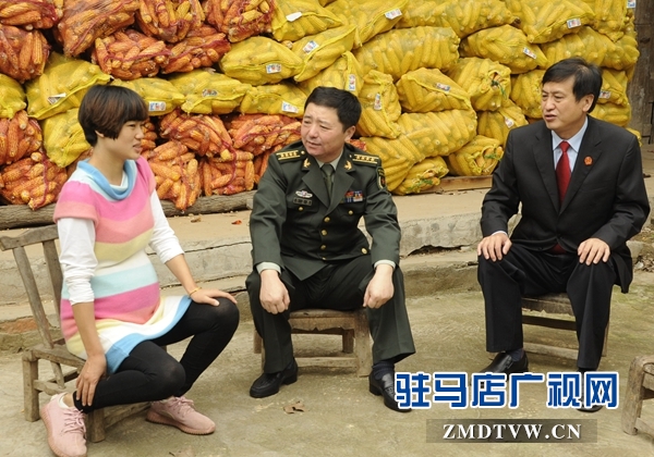 【03】軍功章里也有你的一半！劉衛(wèi)國(guó)院長(zhǎng)、孫亞軒院長(zhǎng)向軍人妻子表示敬意.jpg
