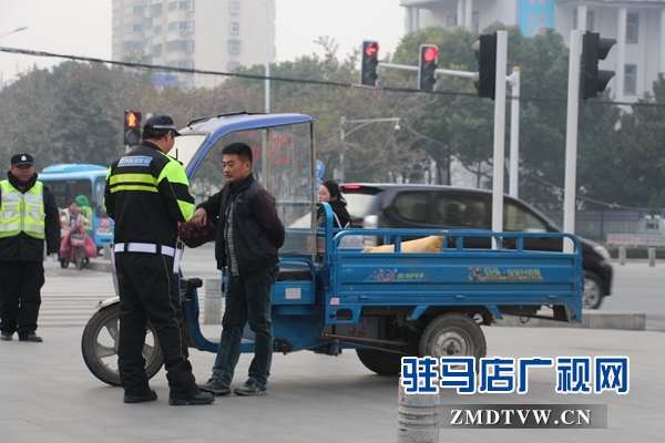 “鐵騎大隊”上路執(zhí)法 行人非機動車違法罰款20元