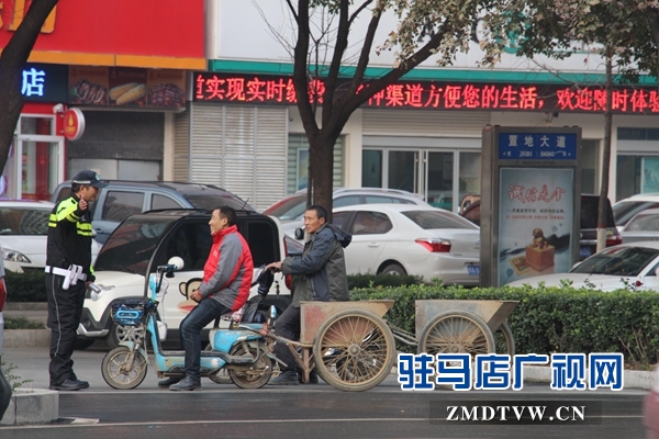 1這樣“拖車”上路，太危險(xiǎn)了.JPG