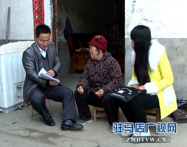 第一書記張艦艇到金亭家走訪.jpg