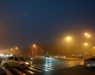 霧霾底下又是什么樣？圖為1月3日清晨，空氣質(zhì)量嚴重污染的天津街頭。李勝利/東方IC