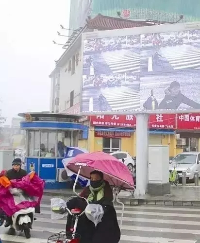 駐馬店人注意！你的不文明行為已出現(xiàn)在市區(qū)路口大屏幕上...