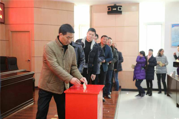 駐馬店開發(fā)區(qū)舉行“送溫暖、獻(xiàn)愛心”捐助儀式