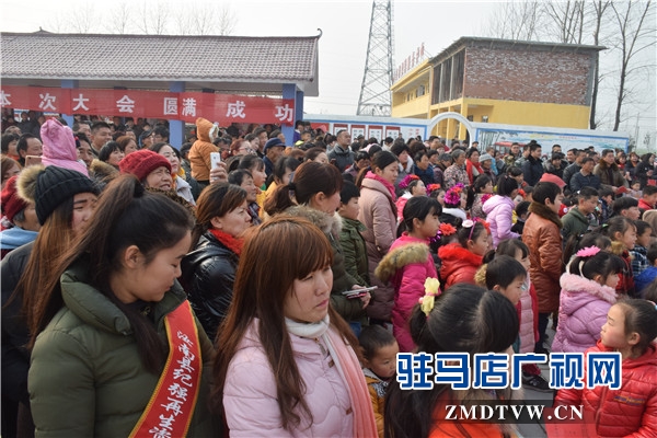 表演結束演員們合影留念.JPG