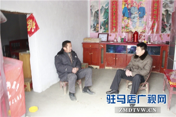 _4、侯亞軍與幫扶戶座談.JPG