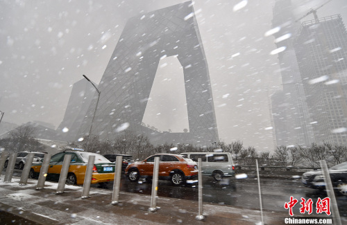 圖為雪中的央視大樓。<a target='_blank'  ></a>記者 金碩 攝