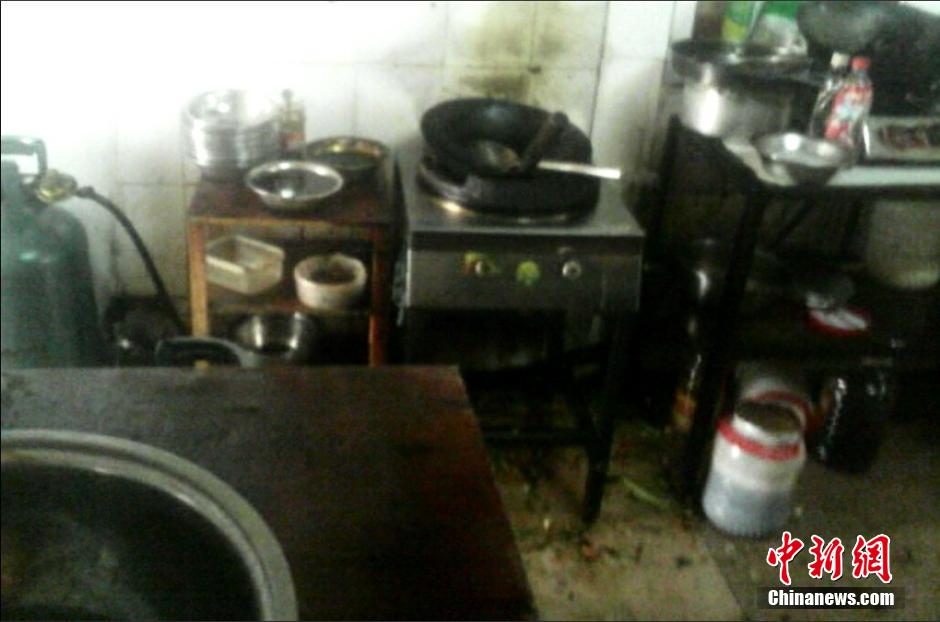 資料圖：廣西南寧一家沒有標(biāo)注店鋪地址的“神秘”快餐店。