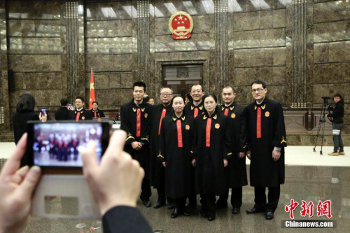 資料圖：新任法官合影留念。<a target='_blank' >中新社</a>記者 李慧思 攝