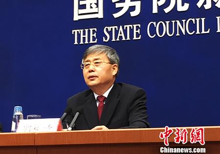 銀監(jiān)會主席郭樹清在國新辦新聞發(fā)布會現(xiàn)場。<a target='_blank'  ></a>記者李雨昕攝