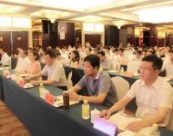 上午十時，啟動儀式正式開始。市委常委、宣傳部長戚存杰，市政府副市長馮玉梅，市委宣傳部常務(wù)副部長劉衛(wèi)明，市廣播電視臺臺長王宇，市廣播電視臺總編輯王磊，市電視新聞中心主任于海建，省駐駐新聞單位、市屬新聞單位及新媒體單位的代表，市直各有關(guān)單位負責宣傳的科長（辦公室主任），各縣區(qū)委宣傳部分管副部長及網(wǎng)絡(luò)科長等200余人出席今天的上線啟動儀式。