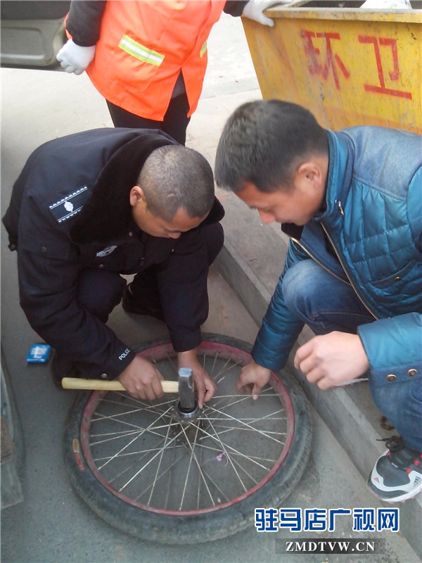 1、舒向田與環(huán)衛(wèi)工人座談交流.jpg
