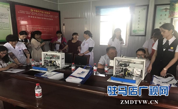 中原銀行駐馬店風(fēng)光支行積極開展外拓批量開卡活動(dòng).jpg