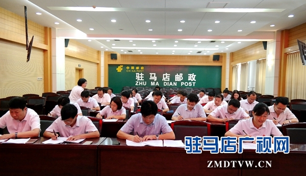 圖為：試卷發(fā)放、領(lǐng)導(dǎo)班子帶頭認(rèn)真答題.jpg