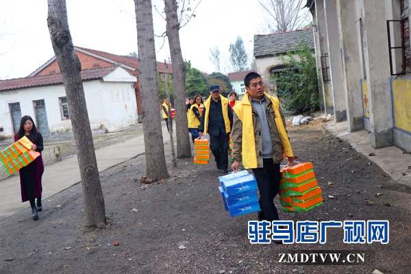 182雙愛(ài)心鞋讓確山縣博世學(xué)校的貧困孩子溫暖過(guò)冬