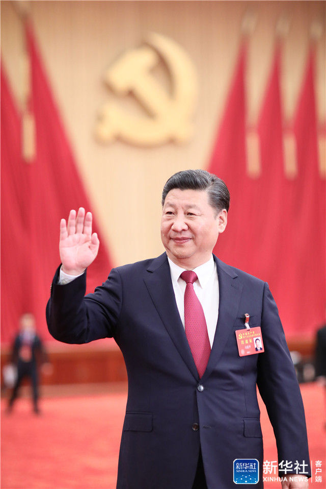  ↑2017年10月25日下午，習近平等領(lǐng)導同志在北京人民大會堂親切會見出席黨的十九大代表、特邀代表和列席人員。記者 蘭紅光 攝 