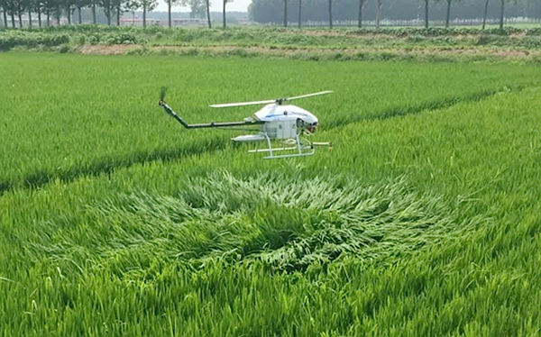 現(xiàn)代植保無人機(jī)“天中飛防”亮相汝南