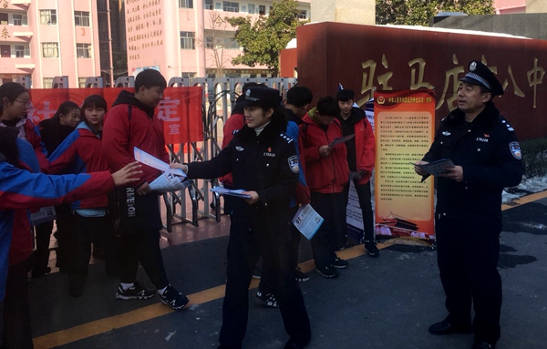 東高派出所深入開(kāi)展“平安守護(hù)”進(jìn)校園活動(dòng)