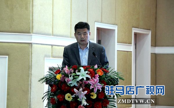 正陽縣教體局副書記、副局長周振華介紹教育信息化工作經驗_副本.jpg