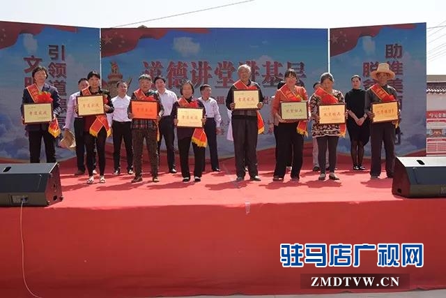 02文明助脫貧！上蔡縣委宣傳部把道德講堂辦到村民家門(mén)口.jpg