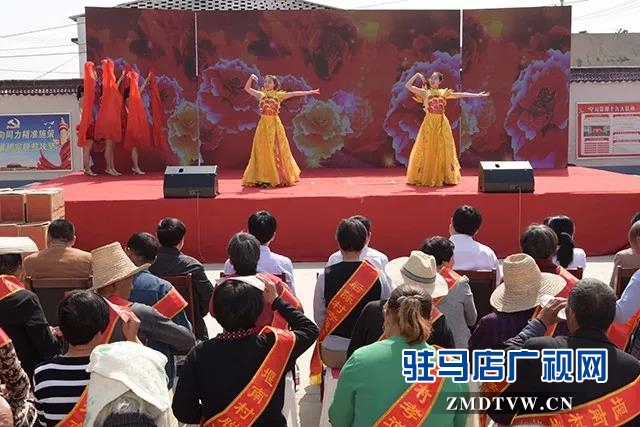 06文明助脫貧！上蔡縣委宣傳部把道德講堂辦到村民家門(mén)口.jpg