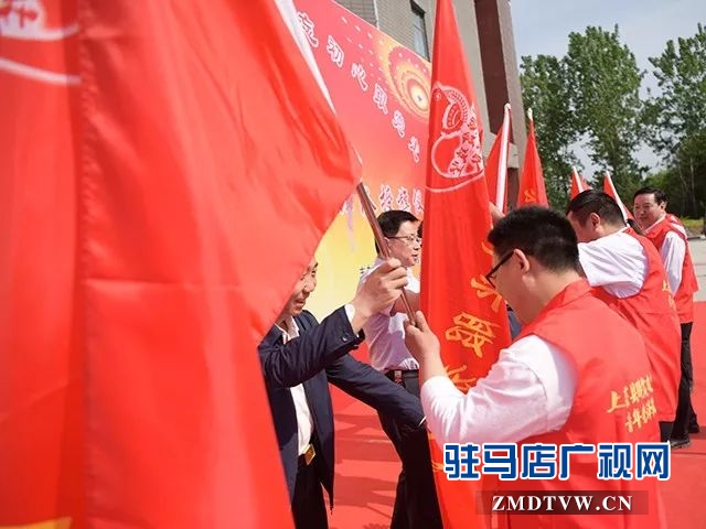 03青春助脫貧，意義不一般！上蔡縣舉行脫貧攻堅(jiān)青年先鋒隊(duì)授旗儀式 .jpg