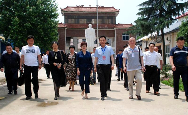 棠河酒業(yè)邀請部分省市媒體記者走進(jìn)棠河集團(tuán) 共商豫酒振興計劃