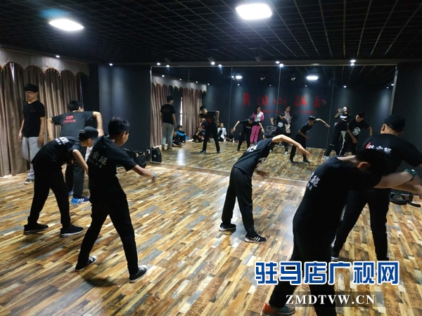 【新時(shí)代 幸福是奮斗出來的】張賀晨：一個(gè)“90后”男孩兒的街舞之路