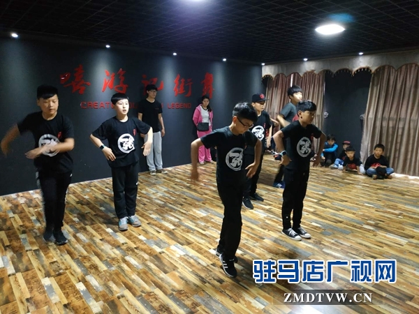 【新時(shí)代 幸福是奮斗出來的】張賀晨：一個(gè)“90后”男孩兒的街舞之路