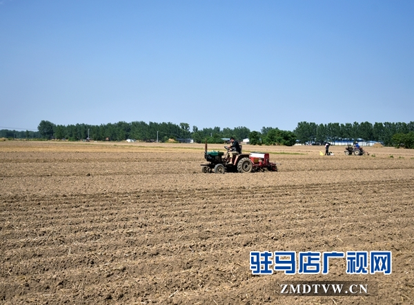 正陽縣永興鎮(zhèn)：400臺(tái)“鐵?！睋尫N忙