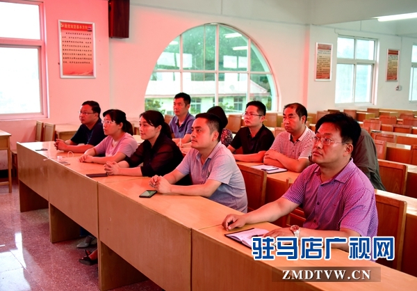 正陽縣永興鎮(zhèn)黨政班子集體收看全國優(yōu)秀共產(chǎn)黨員先進事跡報道