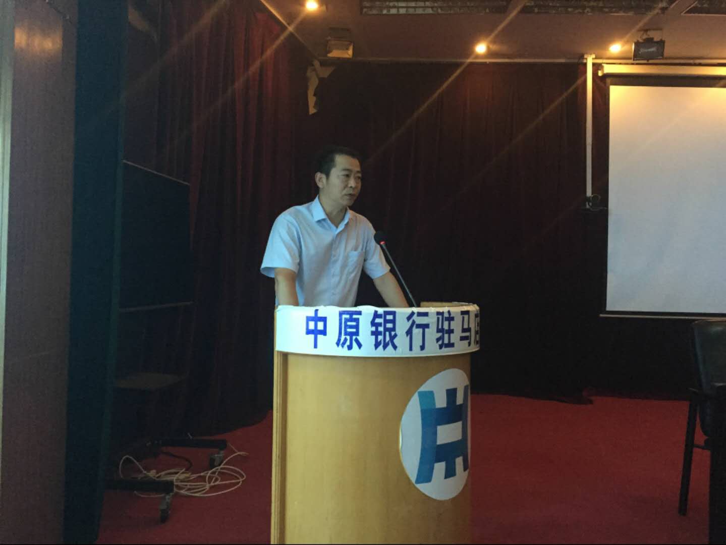 中原銀行駐馬店分行啟動&ldquo;2018年普及金融知識萬里行&ldquo;活動