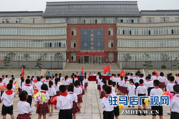 霸王爵士服飾集團(tuán)：熱心公益行善舉 捐贈(zèng)校服暖人心