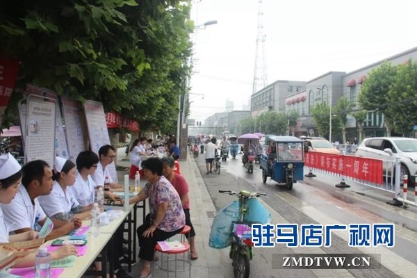 泌陽縣舉行慶?！吨嗅t(yī)藥法》實施一周年義診宣傳活動