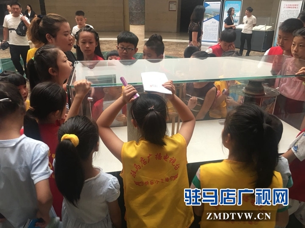 50名校園小主播觀看水情教育專題展覽