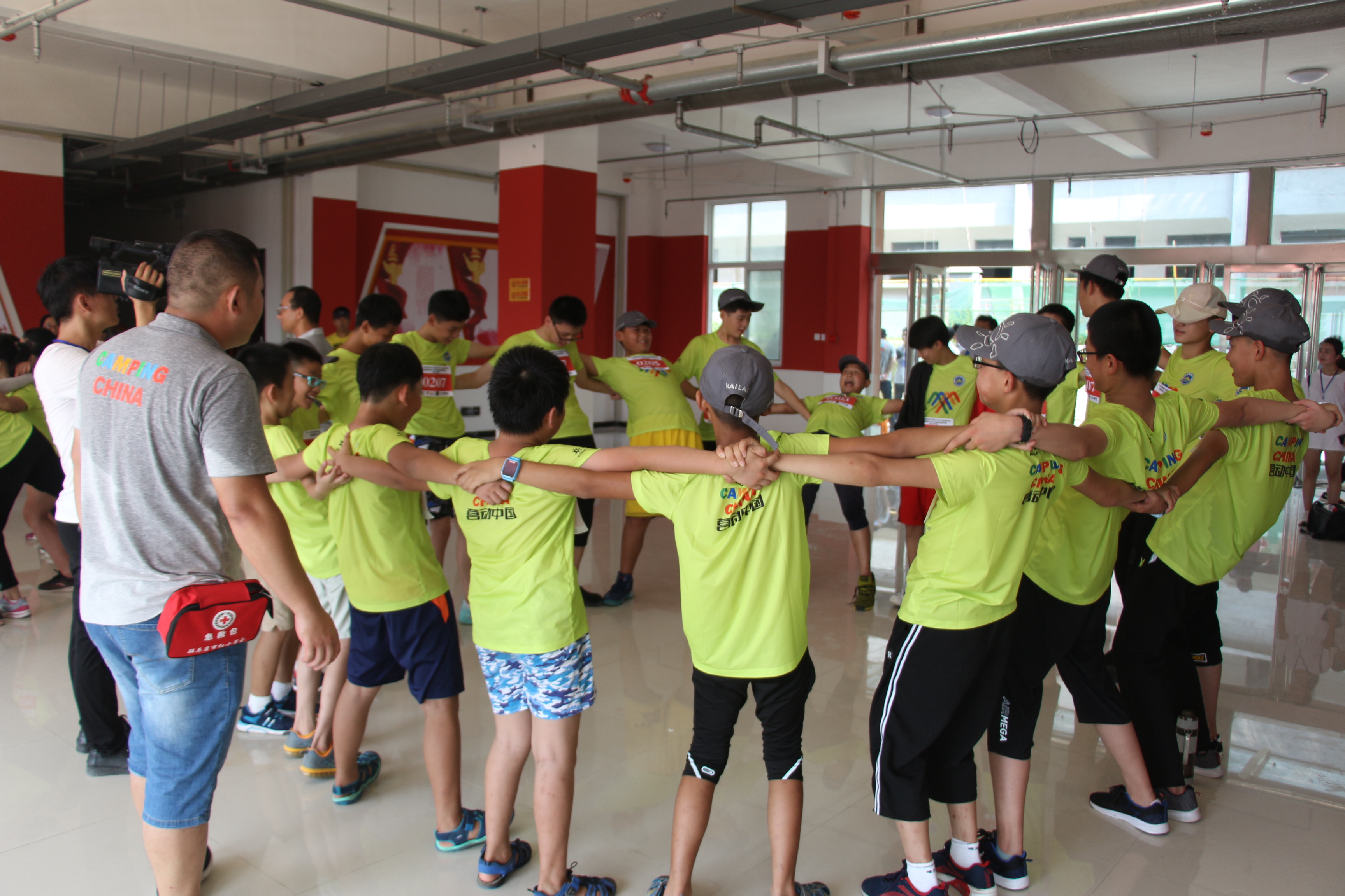 2018“營動(dòng)中國”全國青少年戶外營地夏令營駐馬店站活力開營